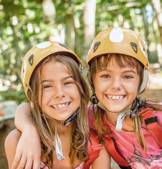 Klettern im Waldhochseilklettergarten am Badesee Rittisberg in Ramsau